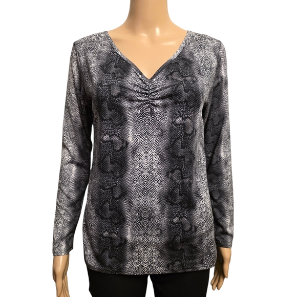 Olivia Rae Tops - Olivia Rae V-neck Black and Gray Snake Print Long Sleeve Top Slim Size XL